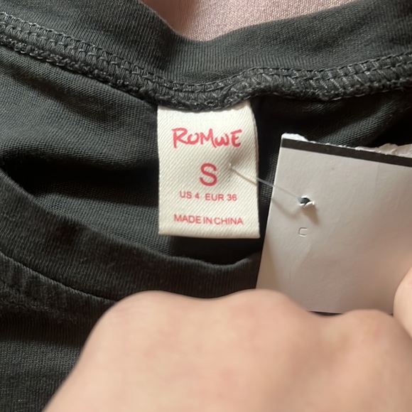 Romwe small t-shirt - Picture 2 of 4